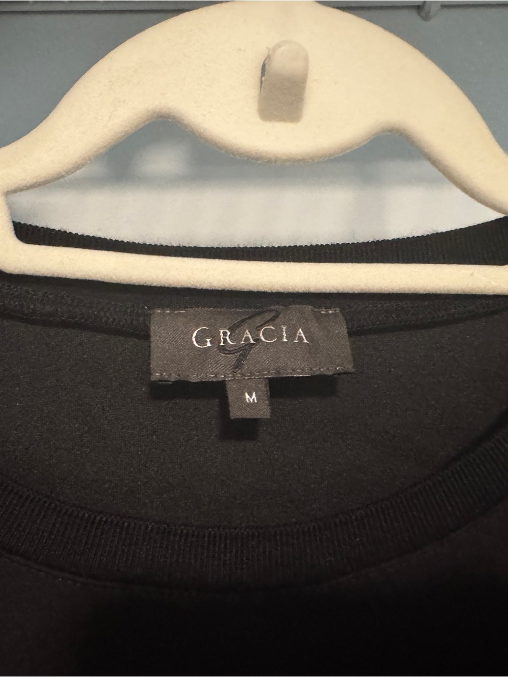 Gracia Black Ruffle-Sleeve Cropped Top - Picture 6 of 6